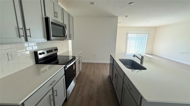 Building Photo - 2066 Walnut Crk Dr