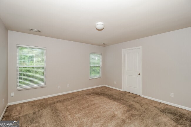 Building Photo - 2944 S Hills