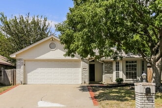 Building Photo - 6841 Black Wing Dr