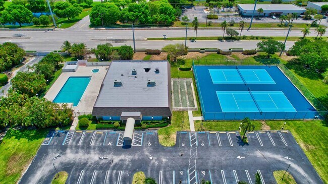 Building Photo - 1631 NW 18th Ave