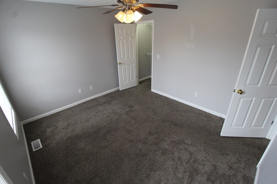 Building Photo - 561 Hampton Way