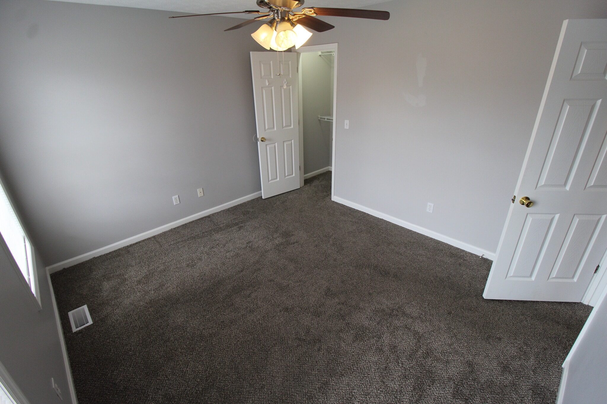 Building Photo - 561 Hampton Way