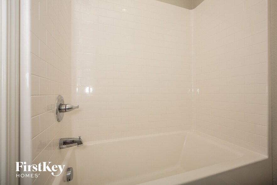 Building Photo - 5630 Bishop Flowers St