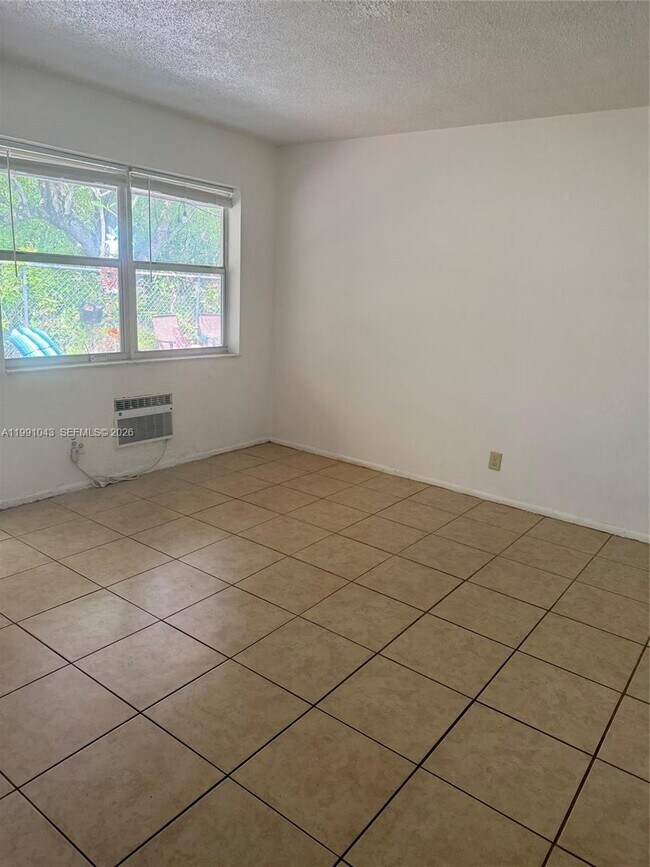 Building Photo - 1231 NW 19th Ct