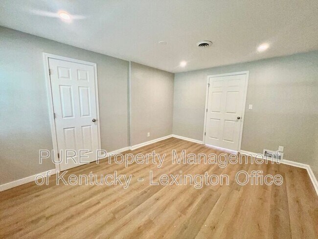 Building Photo - 3520 Combs Ferry Rd
