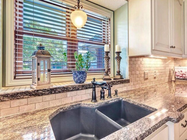 Building Photo - Luxury Home in Plymouth with 2-Level Primary Suite, Furnished or Unfurnished, Wayzata Schools, Pe...