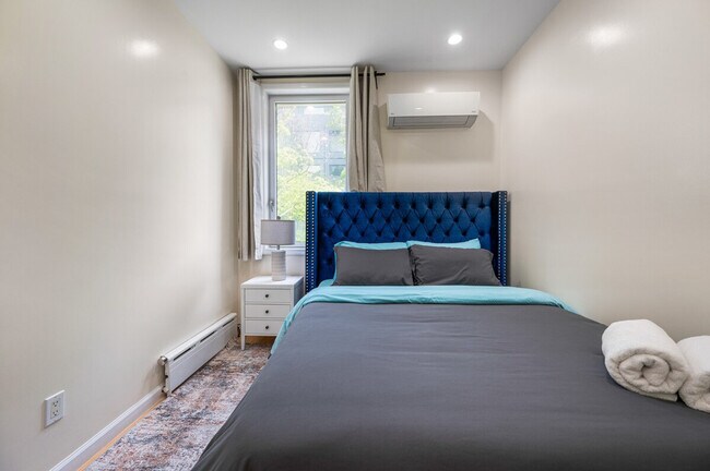 Building Photo - 318 E 62nd St