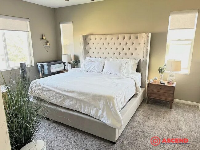 Building Photo - 2-Story Home In Southwest!