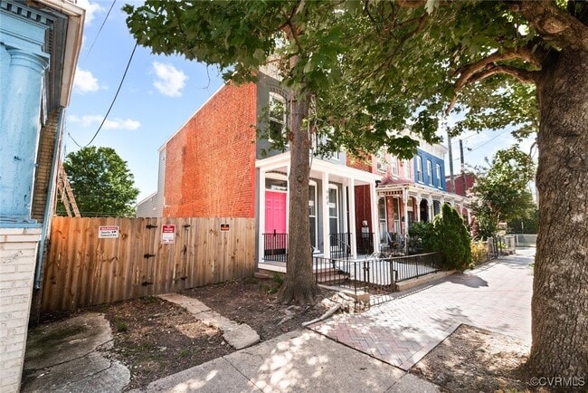 Building Photo - 904 W Clay St