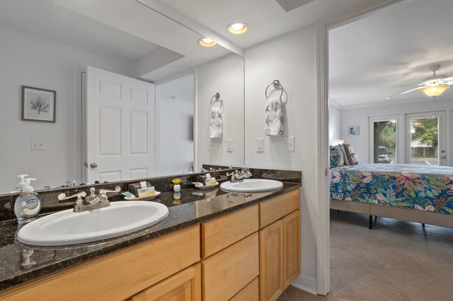 Building Photo - 2046 Beach Blvd