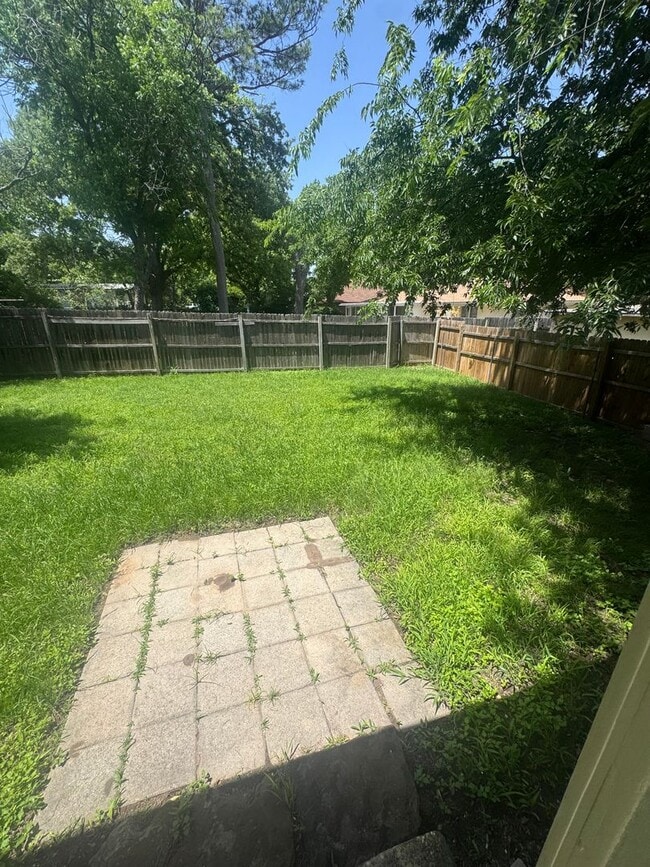 Building Photo - 1/1 with Fenced Yard - Charming Historic Home UPDATED