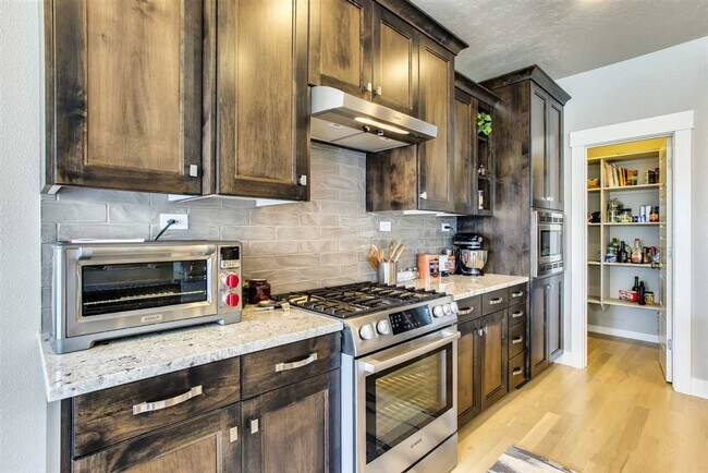 Building Photo - Beautiful 3 bed, 2 bath home in SpurWing Greens Subdivision!