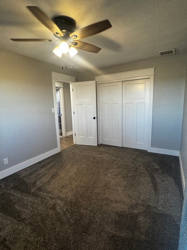 Building Photo - 4018 W Weaver Rd