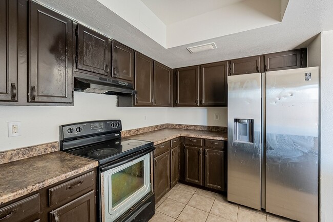 Building Photo - 5821 N 59th Dr