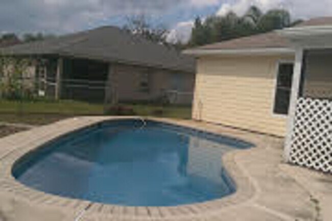 Building Photo - MOVE IN SPECIAL $250  OFF!  Pet friendly P...