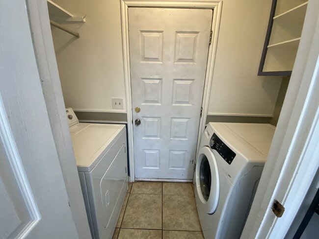 Building Photo - 4-Bedroom Retreat in Saint George – Cozy a...