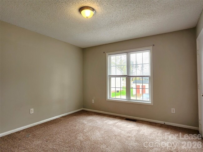 Building Photo - 268 Southcircle Dr NW