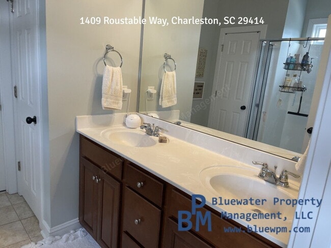 Building Photo - Spacious 4 Bed, 2.5 Bath Available April 1, 2026