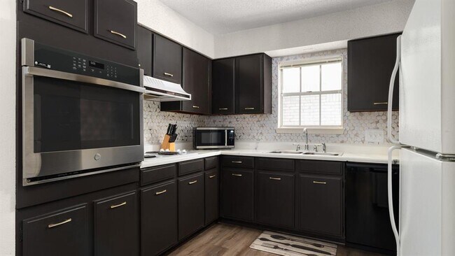 Building Photo - 8730 N Mopac Expy