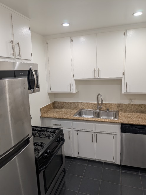 Building Photo - 7062 Lanewood Ave