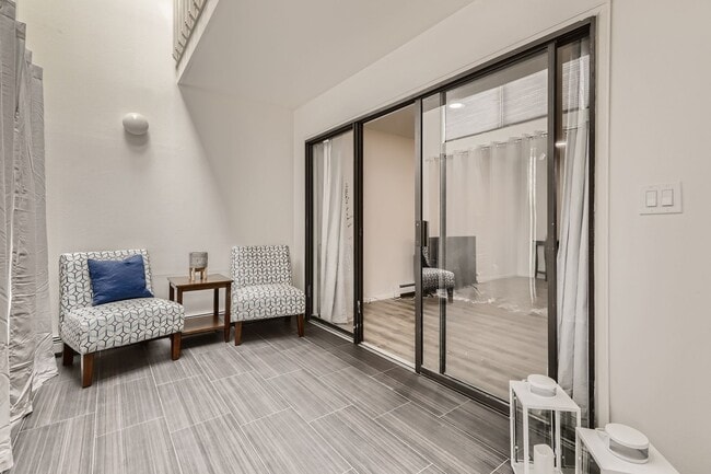 Building Photo - Updated 3 BDR Townhome in King's Ridge