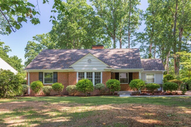 Building Photo - 3408 Kirby Dr