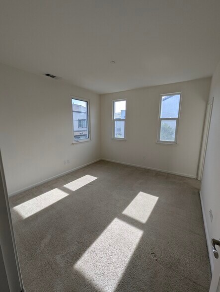 Building Photo - 816 Gaspar Vis