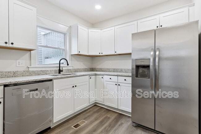 Building Photo - 1307 Holly Ave