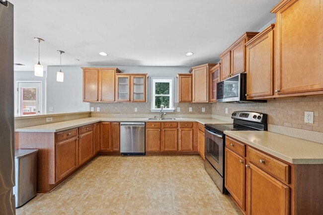 Building Photo - Beautiful 4-Bedroom, 3-Bath House