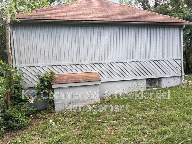 Building Photo - 4508 NW Valley View Rd