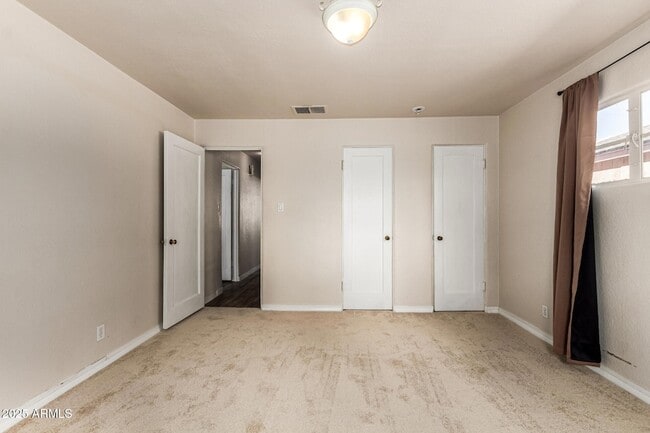 Building Photo - 809 N Gilbert Ave