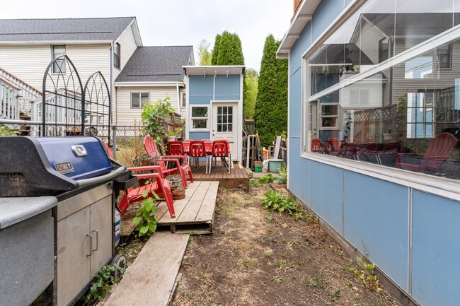 Building Photo - 938 21st Ave