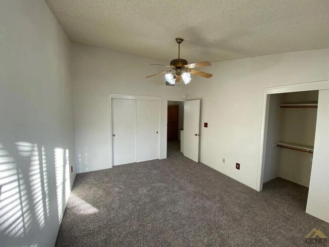 Building Photo - 2600 Brookside Dr