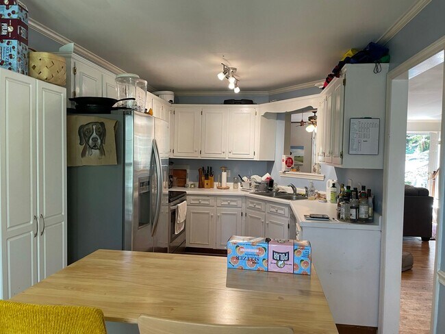 Building Photo - Three Bedroom Available on Eastside