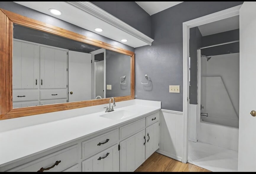 2nd bathroom - 2112 Bentham Pl