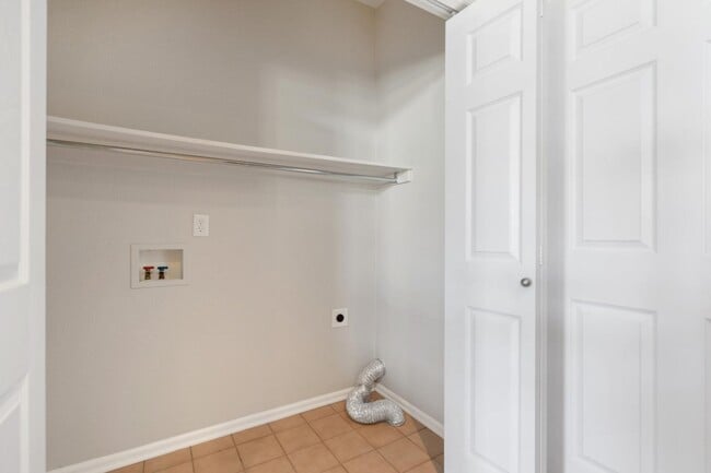 Building Photo - Like-New Townhome in Desirable West Loveland