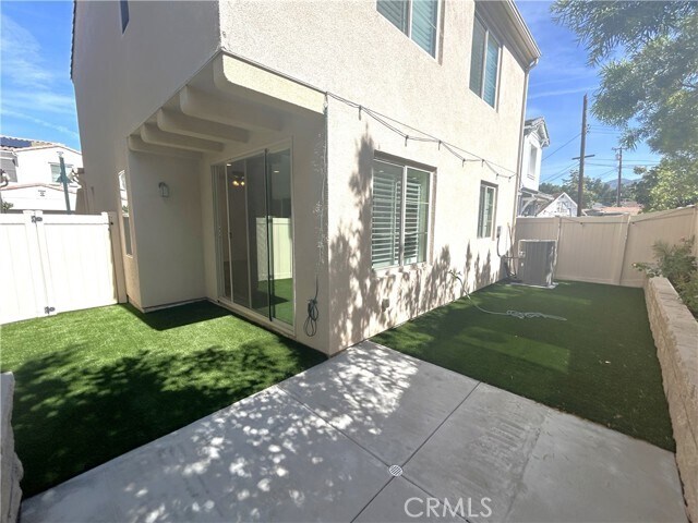 Building Photo - 253 S Vermont Ave