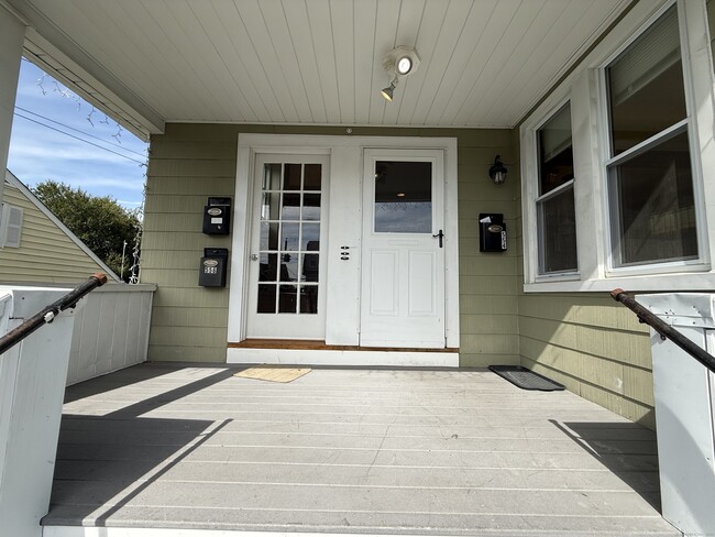 Building Photo - 556 Hawley Ave