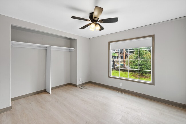 Building Photo - 5737 SE Harold St