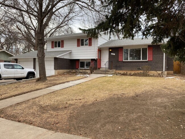 Building Photo - STUDENTS WELCOME! Spacious single-family home in the heart of Ft. Collins!