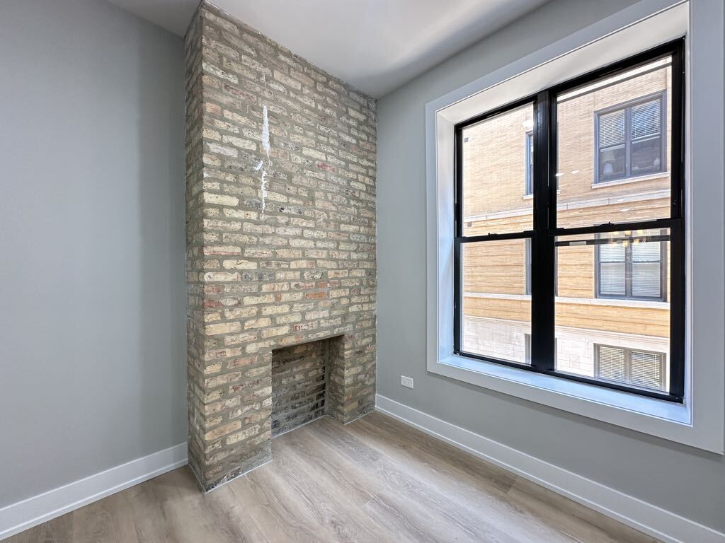 Building Photo - 419 W Belden Ave