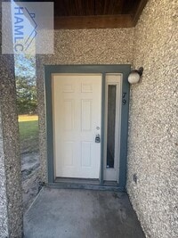 Building Photo - 910 Brett Dr