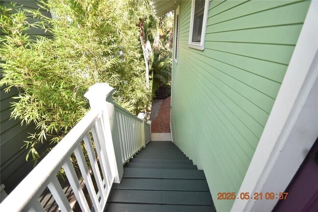 Building Photo - 810 S Packwood Ave