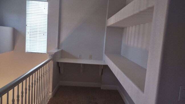 Building Photo - 6121 Lockridge Dr