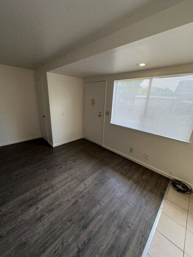 Building Photo - Torrano/DUPLEX