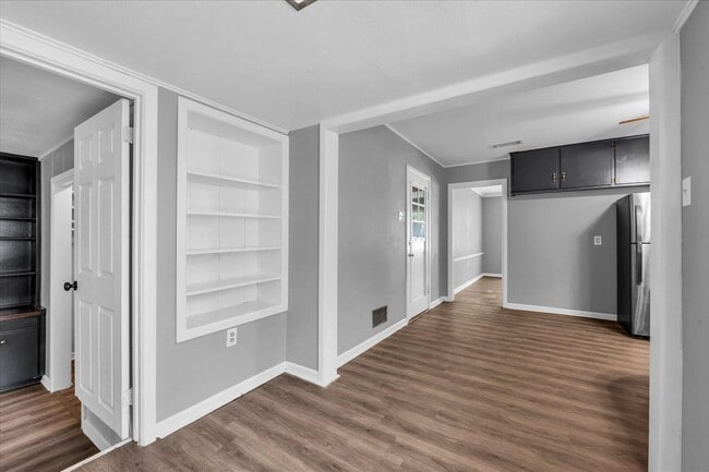 Building Photo - 1325 Sunset St