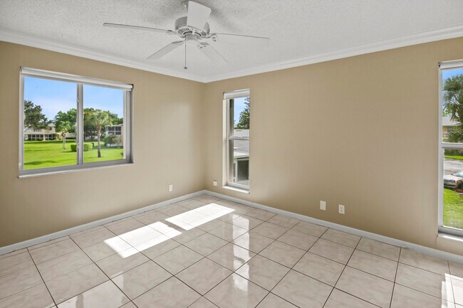 Building Photo - 1421 NW 20th Ave