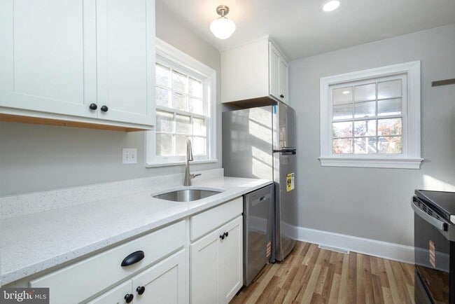 Building Photo - 312 N Highland St