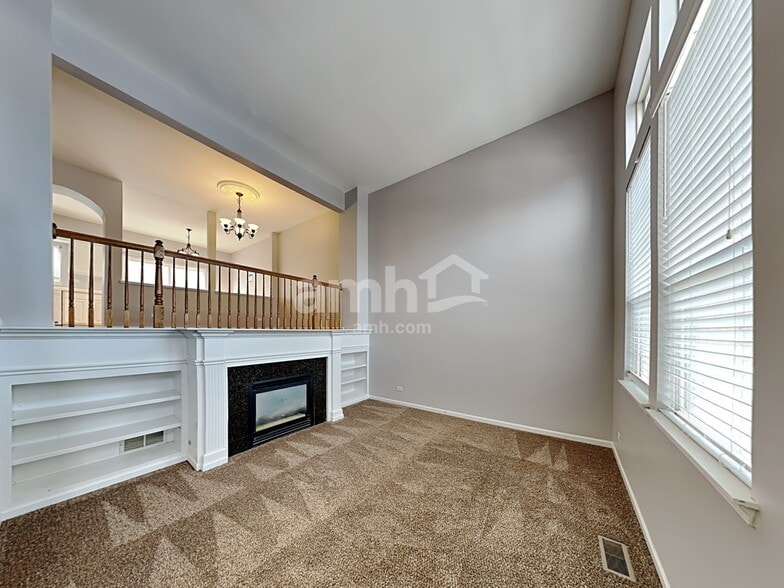 Building Photo - 2409 Courtyard Cir