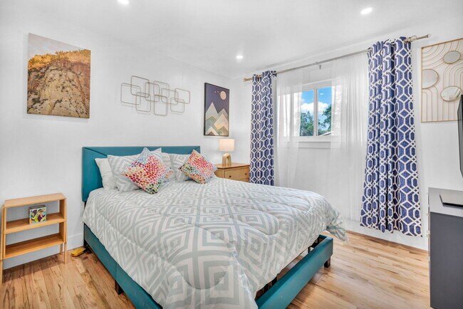 Building Photo - 405 Gregory Way